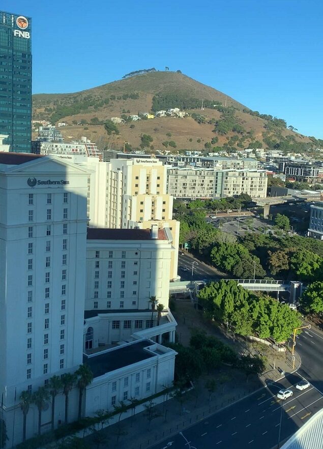 FNB Cape Town office building: SA Bank Fees